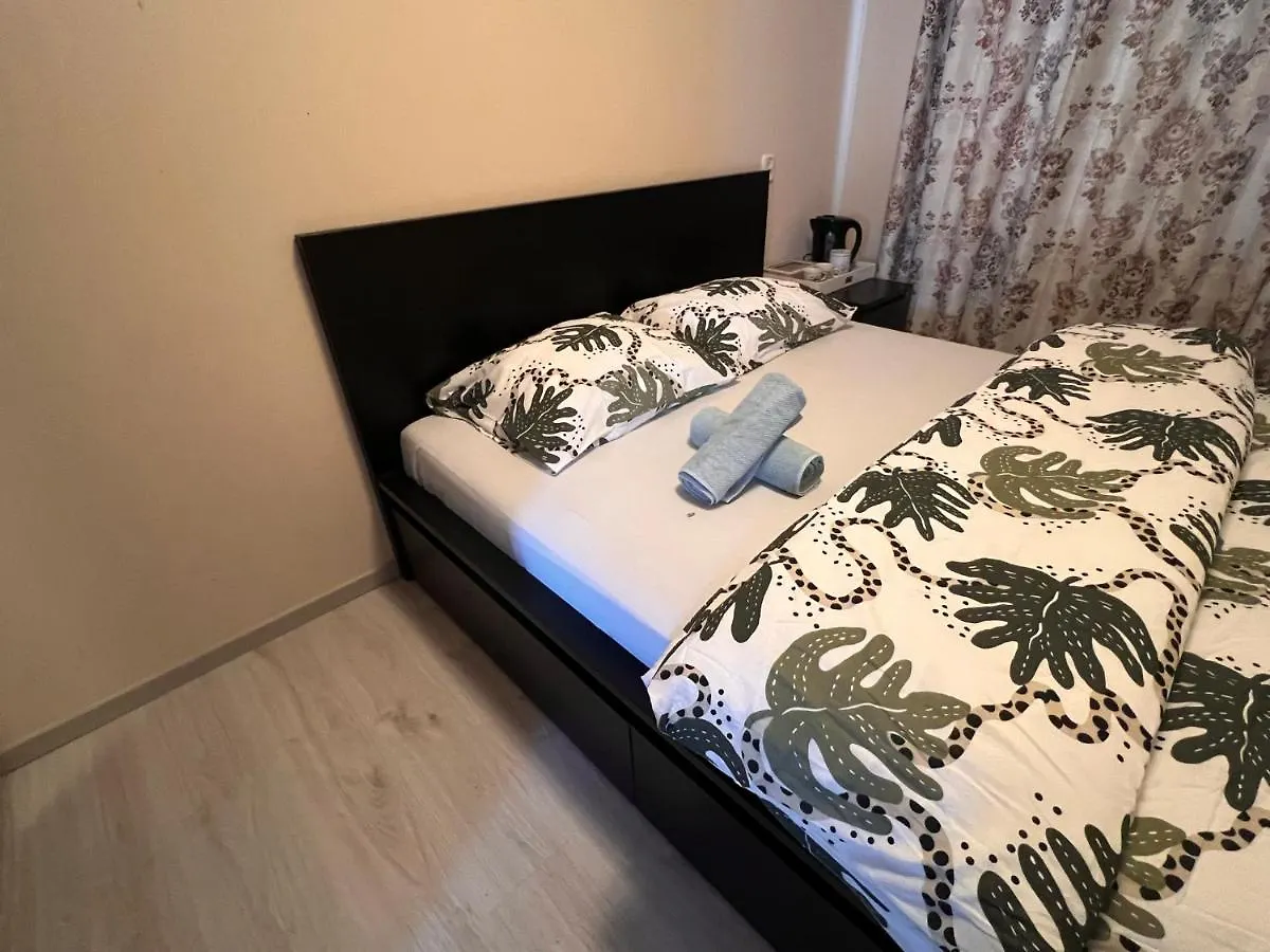 Homestay Private Bedroom In Amsterdam - 1 Min Walk Metro & Free Parking