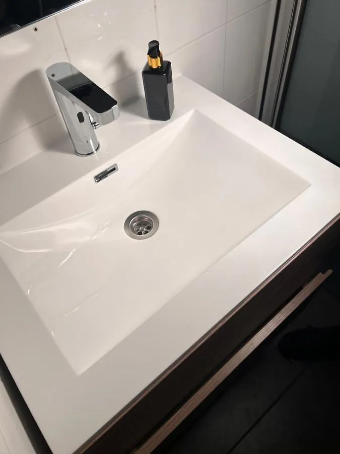 Private Bedroom In Amsterdam - 1 Min Walk Metro & Free Parking Homestay
