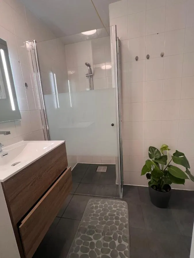 Homestay Private Bedroom In Amsterdam - 1 Min Walk Metro & Free Parking